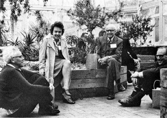 Melva and William Philipson (center) enjoy lunch with Barbara Palser
(extreme left) and William Hatheway (extreme right)