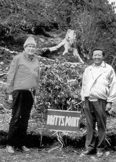 Sonam Lachungpa and
Britt Smith in Kyangnosla Rhododendron Sanctuary, Britt's Point, May 1992.