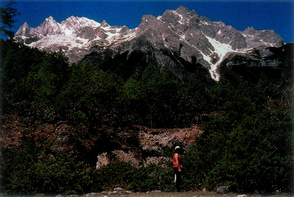 Photo 1 Limestone mountains of 
Western China