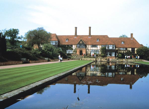 Looking toward the
Laboratory at Wisley.