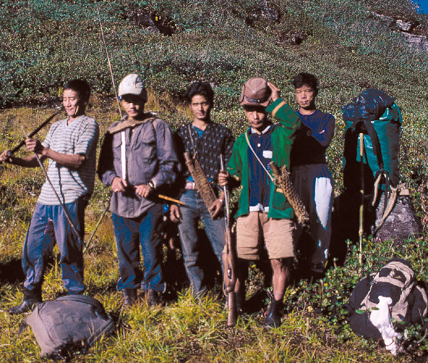 Group of Adi porters