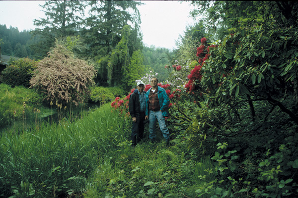 The authors Gordon Wylie
and John Hammond in the garden