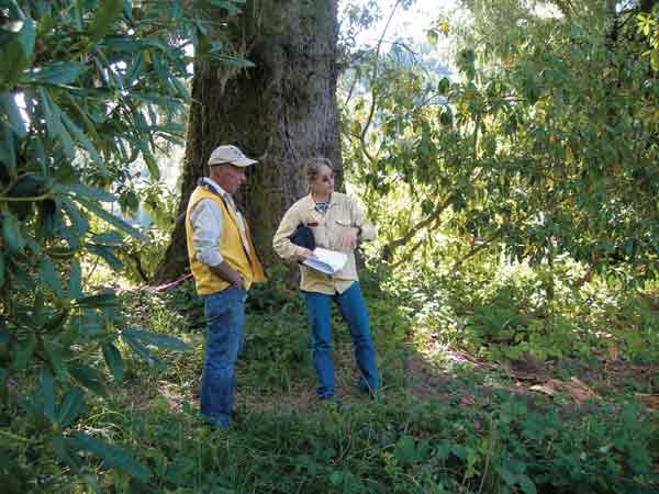 Gordon Wylie and BLM botanist 
Jennie Sperling