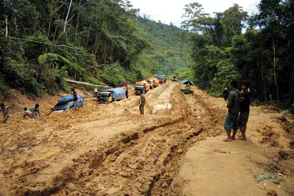 Road from Nabire to Enarotali